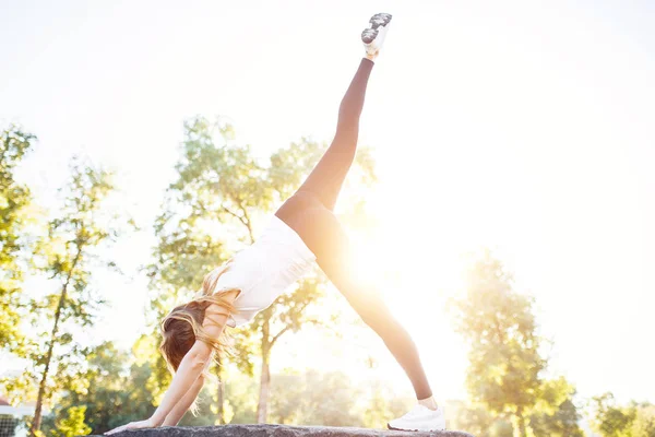 Young Flexible Girl Stretched Warmed Jogging — Stock Photo, Image