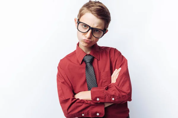 Portre Pozitif Duygusal Genç Beyaz Arka Plan Gözlük Kırmızı Gömlek — Stok fotoğraf
