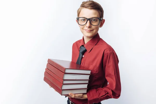 Porträt Eines Positiven Und Emotionalen Schuljungen Mit Büchern Weißem Hintergrund — Stockfoto