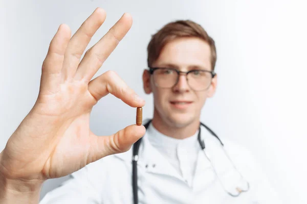 Dokter Van Hand Houden Van Tablet Een Close Een Witte — Stockfoto