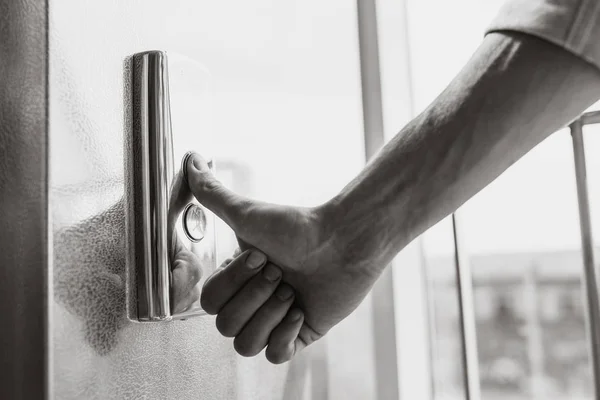 Duim Drukt Knop Van Lift Een Hand Die Reikt Voor — Stockfoto