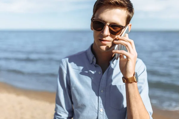 Beautiful Stylish Business Guy Glasses Posing Beach Hipster Talking Phone — Stock Photo, Image