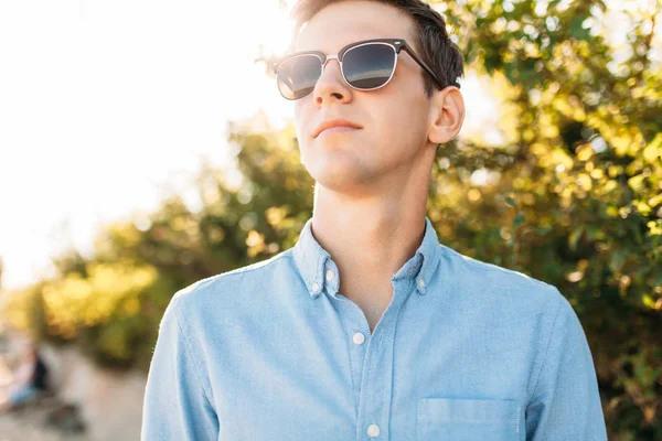 Beautiful Stylish Guy Glasses Posing Beach Sunset Hipster Posing Stylish — Stock Photo, Image