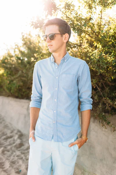 Beautiful Stylish Guy Glasses Posing Beach Sunset Hipster Posing Stylish — Stock Photo, Image