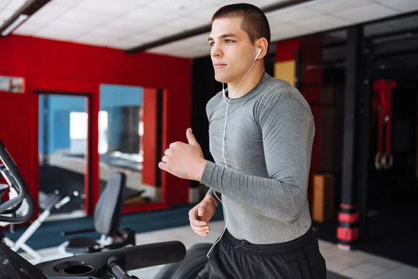 Mooie Vlezige Jonge Man Die Zich Bezighouden Met Sport Loopband — Stockfoto