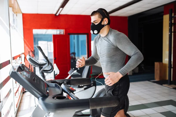 Mooie Vlezige Jonge Man Die Zich Bezighouden Met Sport Loopband — Stockfoto