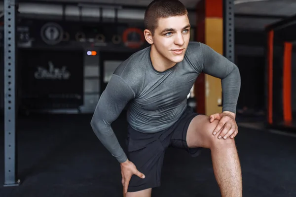 Atleta Che Scalda Prima Allenamento Palestra — Foto Stock