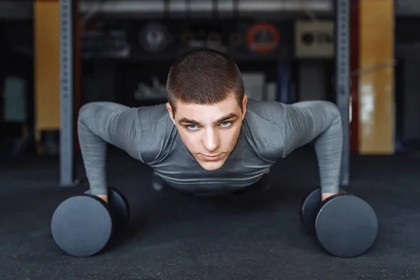 Uomo Che Push Ups Palestra Sport — Foto Stock