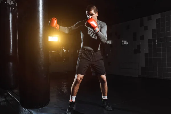 Boxer Hits Speed Bag Gym — Stock Photo, Image