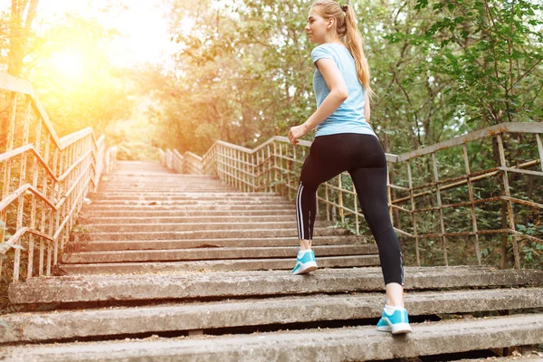 Mooie Jonge Meisje Jogging Stappen — Stockfoto