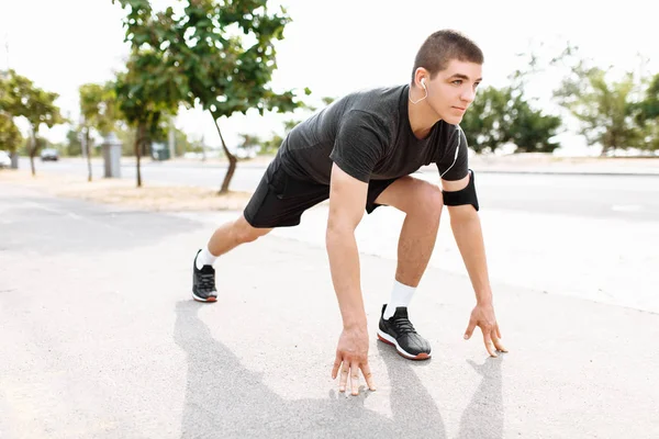 Uomo Una Corsetta Mattutina Strade Allenamento Sportivo — Foto Stock