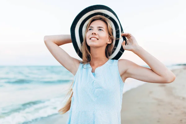 Beautiful Portrait Girl Hat Close Rest Sea Ocean Woman Summer — Stock Photo, Image