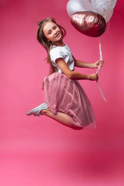 Adolescente Chica Hermoso Vestido Rosa Fondo — Foto de Stock