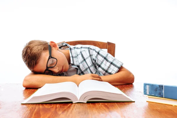 Teenager Schlief Mit Büchern Sitzend Ein Student Schlief Schreibtisch Studio — Stockfoto