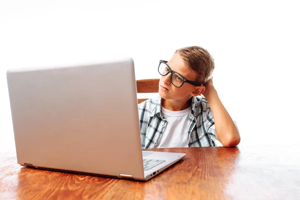 Ein Junger Mann Der Nach Der Schule Tisch Sitzt Und — Stockfoto