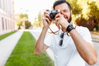 İyi bir ruh hali şehirde dolaşan resimleri, çekici şık yenilikçi bir kamera ile