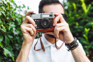 İyi bir ruh hali şehirde dolaşan resimleri, çekici şık yenilikçi bir kamera ile