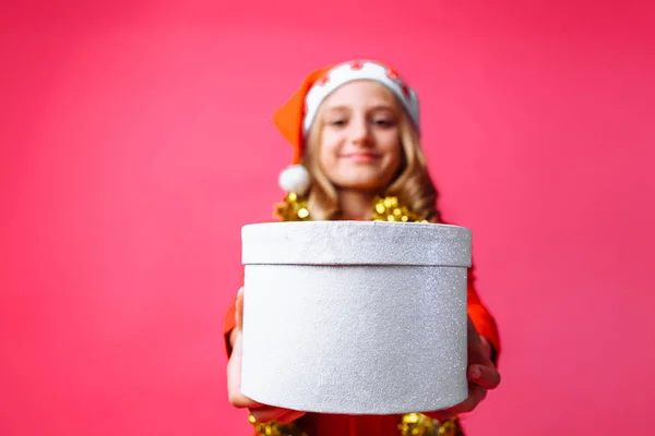 Teen Girl Santa Christmas Hat Tinsel Her Neck Gives Christmas — Stock Photo, Image