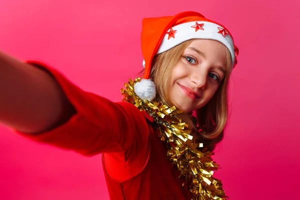 Girl Makes Selfie Hat Santa Claus Tinsel Neck Schoolgirl Red — Stock Photo, Image