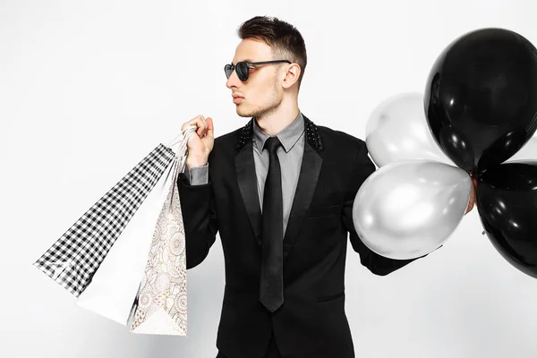 Elegant Guy Sunglasses Black Suit Holding Shopping Bags Black Balloons — Stock Photo, Image