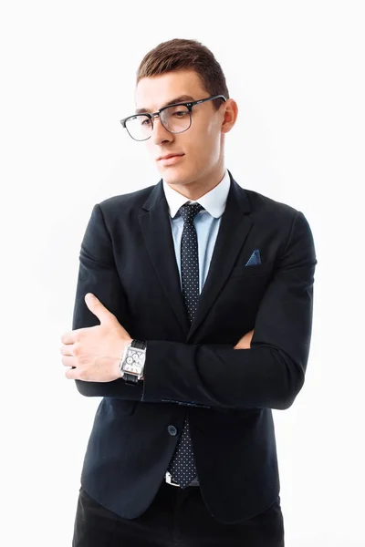 Elegante Jovem Bonito Homem Terno Óculos Posando Fundo Branco — Fotografia de Stock