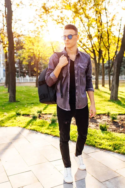 Young Student Briefcase Dressed Stylish Clothes Sunglasses Walks Park — Stock Photo, Image