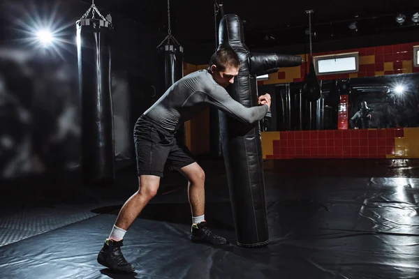 Athlète Fait Lancer Mannequin Entraînement Lutteur — Photo