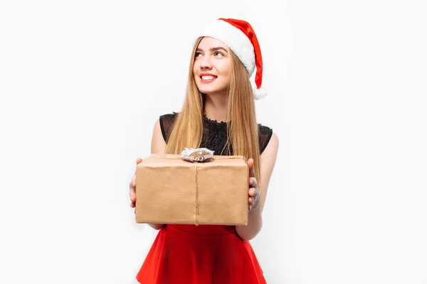 Jovem Pensativa Chapéu Vestido Pai Natal Celebrando Ano Novo Suas — Fotografia de Stock