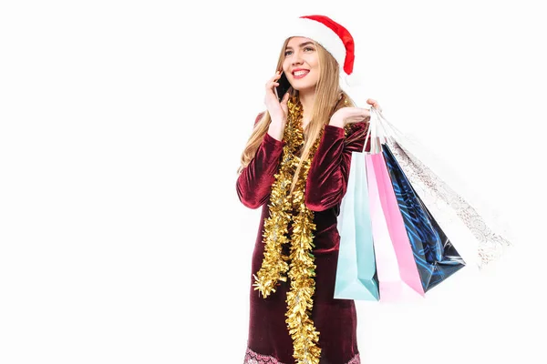 Mulher Bonita Papai Noel Com Sacos Natal Mão Falando Smartphone — Fotografia de Stock