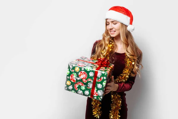 Beautiful Girl Hat Santa Claus Her Hands Christmas Gift White — Stock Photo, Image