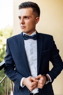 Damat Düğün elbiseli