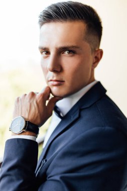 Damat Düğün elbiseli