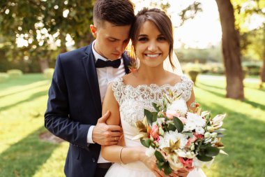 Gelin ve damat doğa portresi