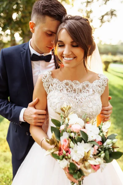 Gelin ve damat doğa portresi