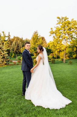 Gelin ve damat doğa portresi