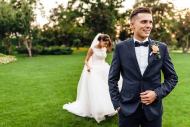 Gelin ve damat doğa portresi