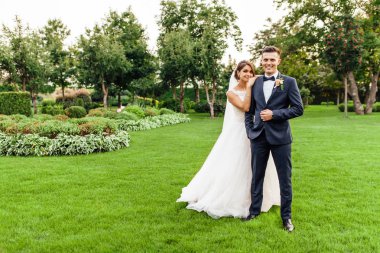 Gelin ve damat doğa portresi