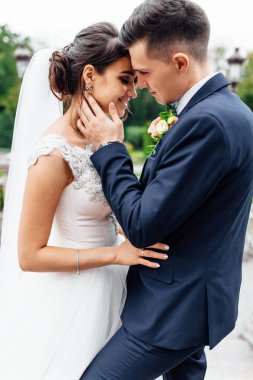 Gelin ve damat doğa portresi