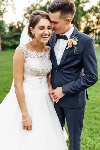 Gelin ve damat doğa portresi