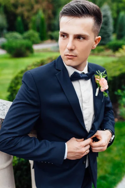 Groom Wedding Suit — Stock Photo, Image