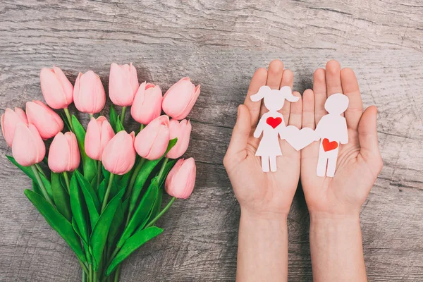 Las Palmas Femeninas Sostienen Niño Una Niña Cortados Papel Ramo — Foto de Stock