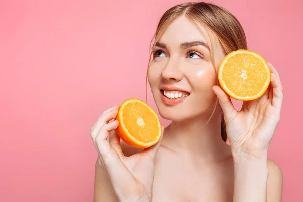 Retrato Una Chica Femenina Alegre Piel Clara Natural Niña Con — Foto de Stock