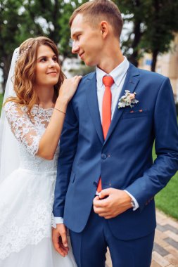 doğa güzel genç düğün çift, aşık çift