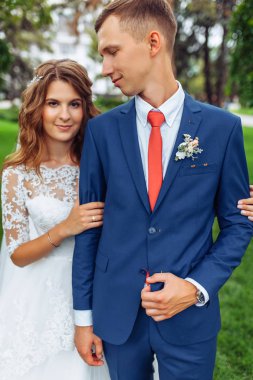 doğa güzel genç düğün çift, aşık çift