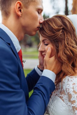 doğa güzel genç düğün çift, aşık çift