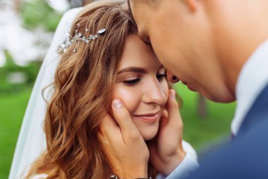 doğa güzel genç düğün çift, aşık çift