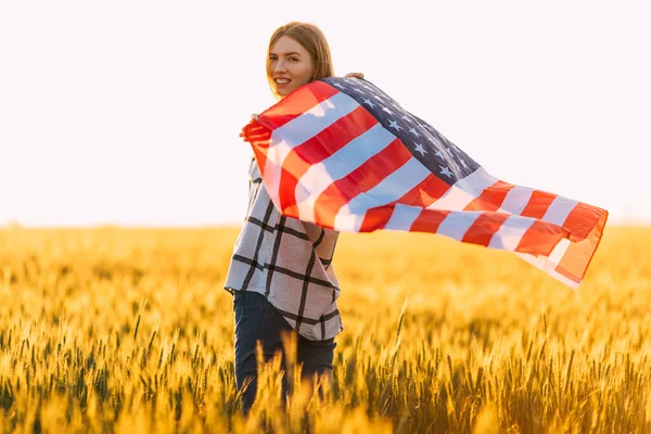 Young Happy Woman Wheat Field American Flag Background Sunset — Stock Photo, Image