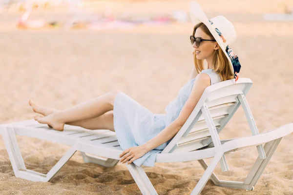 Smiling Girl Summer Hat Summer Dress Resting Sea Sunbathing Lying — Stock Photo, Image