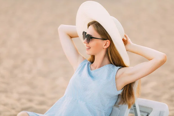 Portrait Relaxing Beautiful Summer Girl Wearing Sunglasses Summer Hat Relaxing — Stock Photo, Image