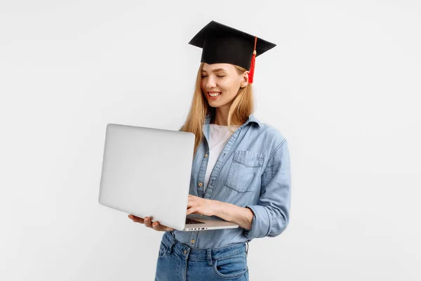Happy Excited Graduate Girl Graduation Cap Her Head Using Laptop — Stock Photo, Image